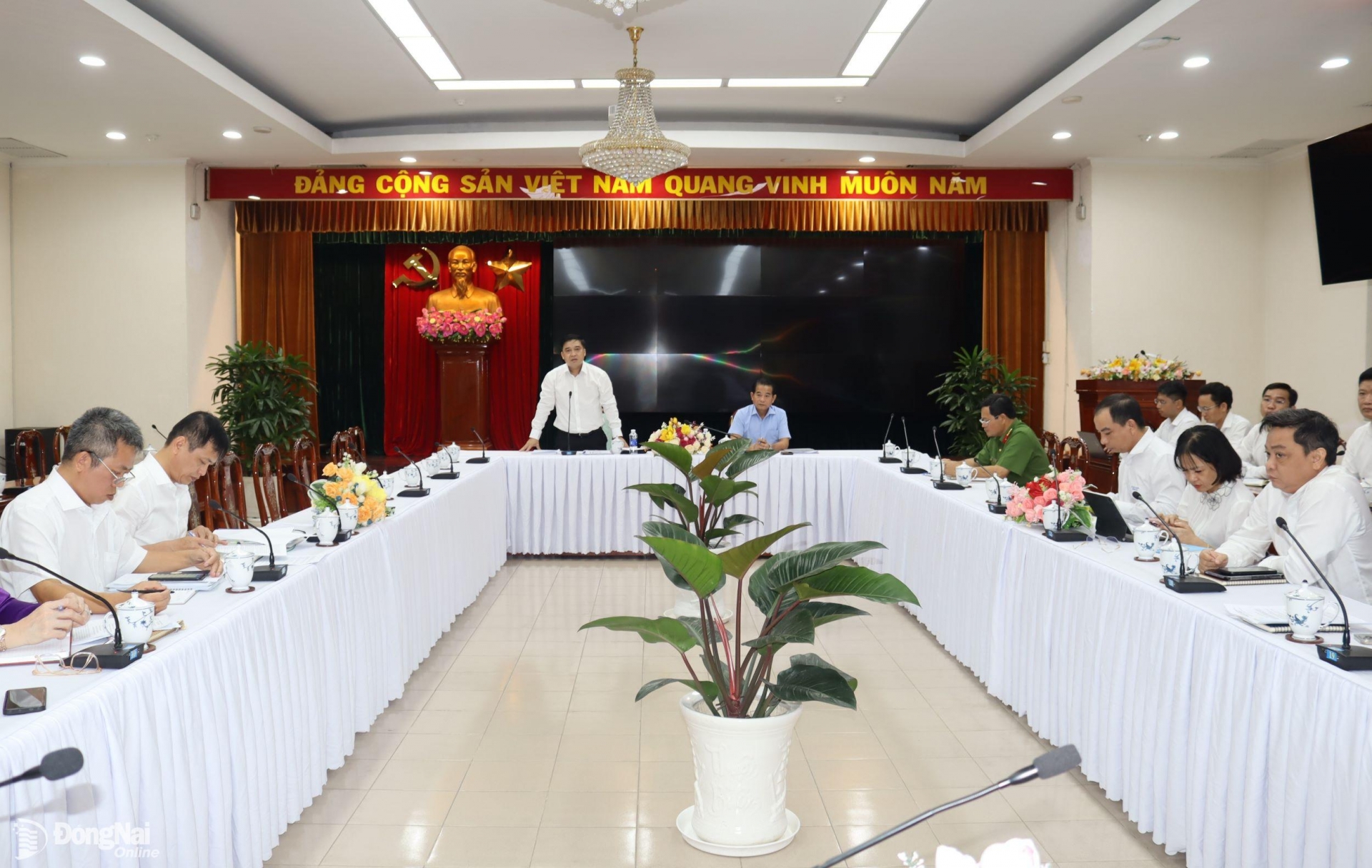 អនុប្រធានគណៈកម្មាធិការប្រជាជនខេត្ត Ho Van Ha ថ្លែងក្នុងកិច្ចប្រជុំ។ រូបថត៖ Hoang Loc