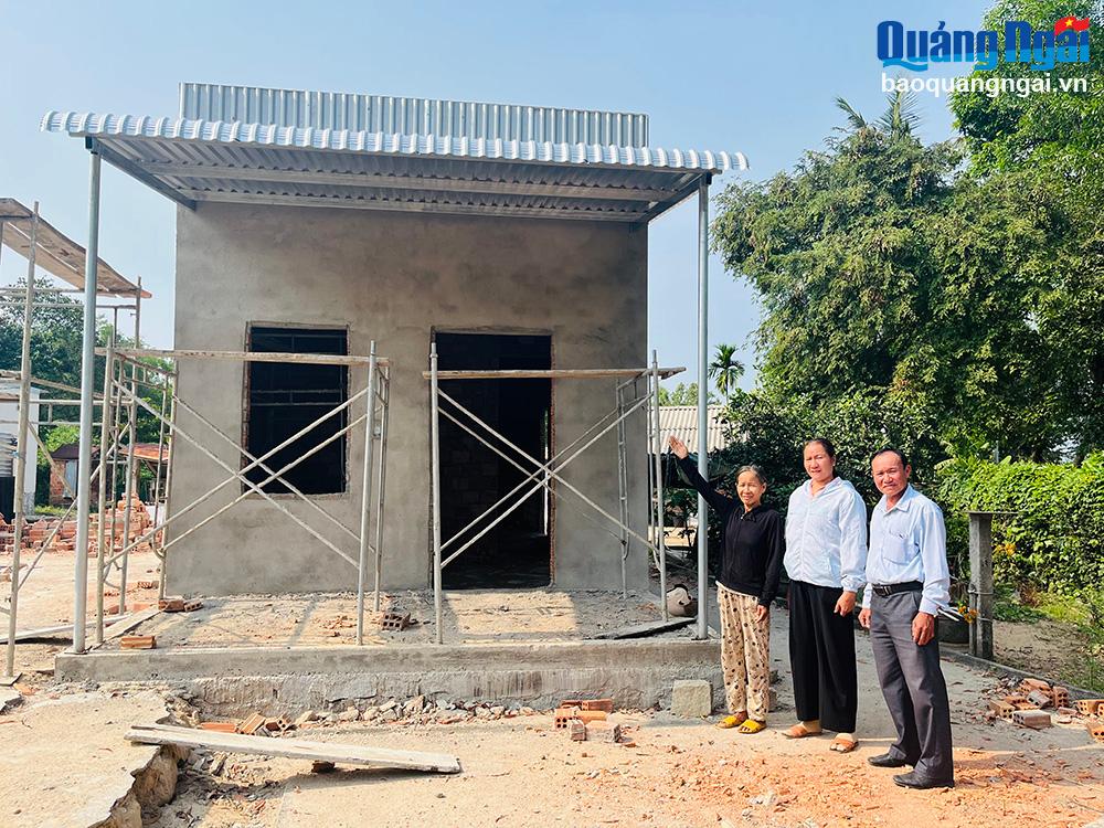 អរគុណចំពោះការគាំទ្រពីកម្មវិធីលុបបំបាត់ផ្ទះបណ្ដោះអាសន្ន និងទ្រុឌទ្រោម អ្នកស្រី Tran Thi Diep នៅឃុំ Pho Phong (ក្រុង Duc Pho) មានផ្ទះរឹងមាំ។ 