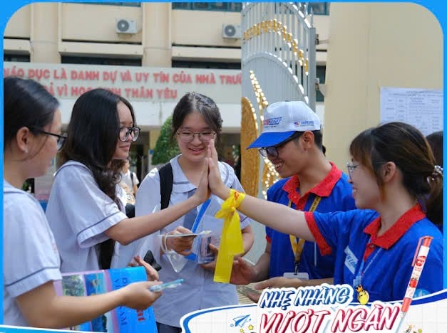 AI, valedictorians, និង​អ្នក​ជំនាញ​ចិត្ត​វិទ្យា​ទាំង​អស់​បាន​រួម​កម្លាំង​ដើម្បី 'គាំទ្រ' បេក្ខជន​ប្រឡង​នៅ​ក្នុង​រូបថត 2