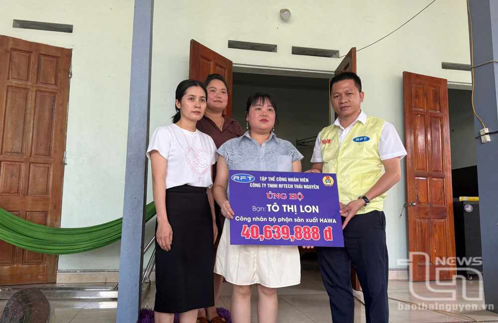 Công đoàn Công ty TNHH RFTECH Thái Nguyên (Khu công nghiệp Điềm Thụy) tổ chức thăm hỏi, trao tiền hỗ trợ cho chị Tô Thi Lon, đoàn viên công đoàn mắc bệnh hiểm nghèo.