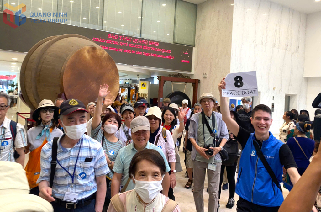 Quang Ninh Museum welcomes many foreign visitors.