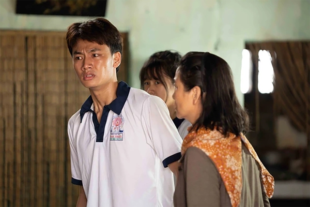 ‘Lật mặt 8’ đạt 150 tỉ đồng, vượt qua ‘Thám tử Kiên’ - Ảnh 1.