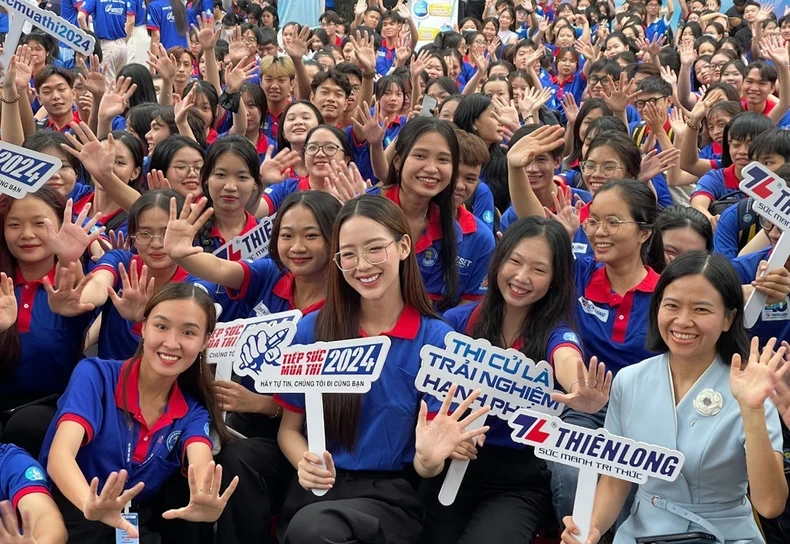 Những gương mặt đại diện cùng tình nguyện viên 