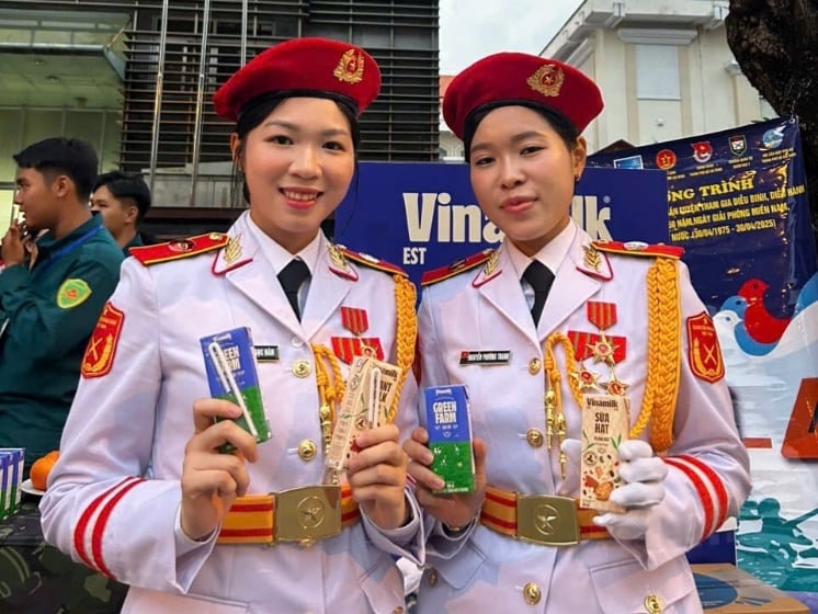 Hơn 150.000 sản phẩm Vinamilk tiếp sức các lực lượng, người dân tham gia Đại lễ Kỷ niệm 50 năm Thống nhất đất nước- Ảnh 2.