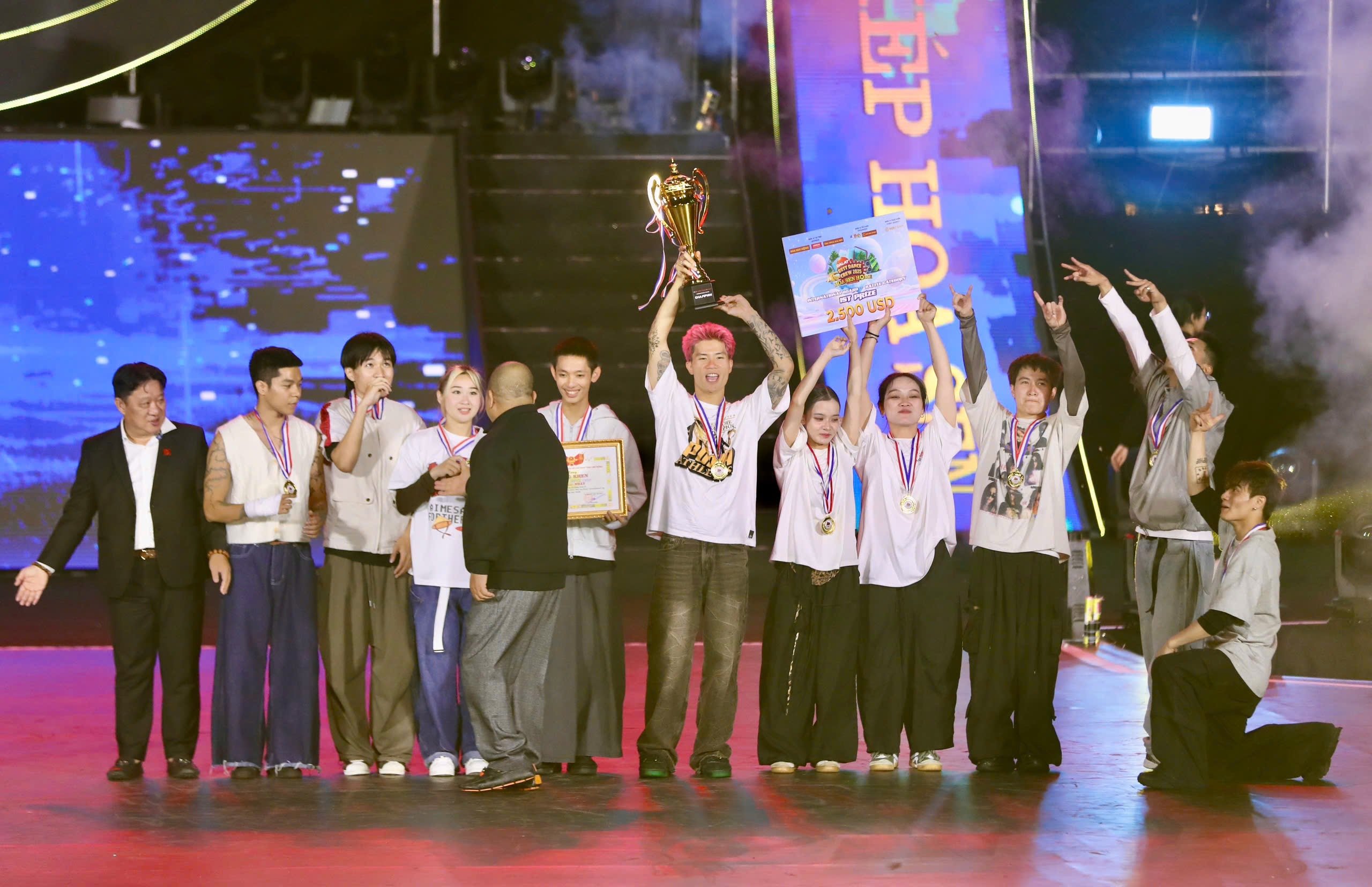 BZONE DANCE GROUP បានគ្រងដំណែងជើងឯកនៃប្រភេទសមរភូមិ