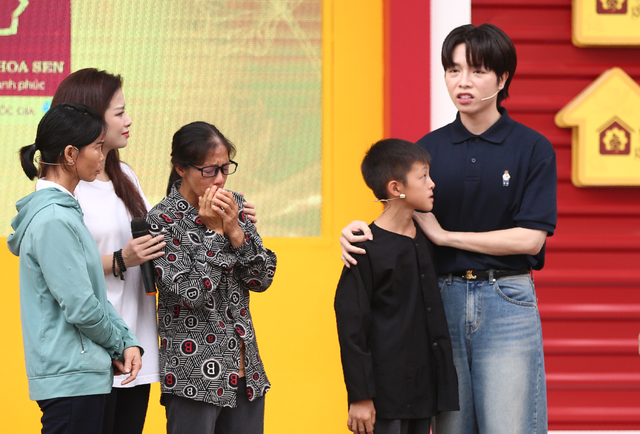 Đức Phúc hỗ trợ trẻ mồ côi trong 'Mái ấm gia đình Việt' hơn nửa tỉ đồng - Ảnh 1.
