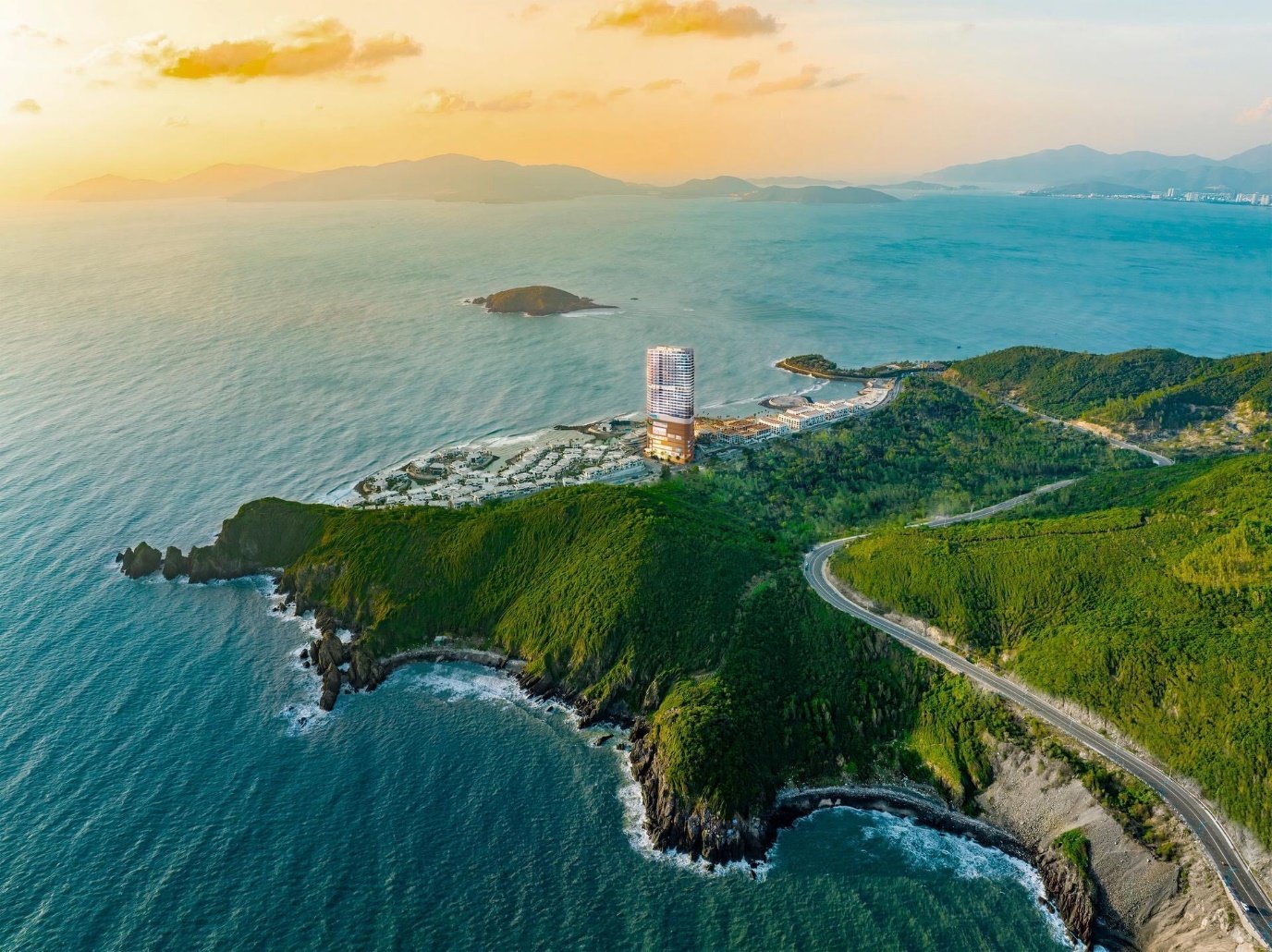 “Đập hộp” Mercedes-Benz siêu sang khi sở hữu dinh thự Villa Le Corail, A Gran Meliá Hotel- Ảnh 4.