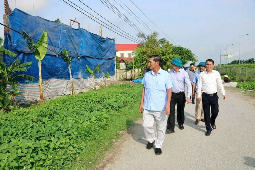 Chủ tịch Nguyễn Văn Tùng lưu ý các đơn vị liên quan bảo đảm quyền và lợi ích hợp pháp, chính đáng của người dân bị ảnh hưởng bởi dự án.