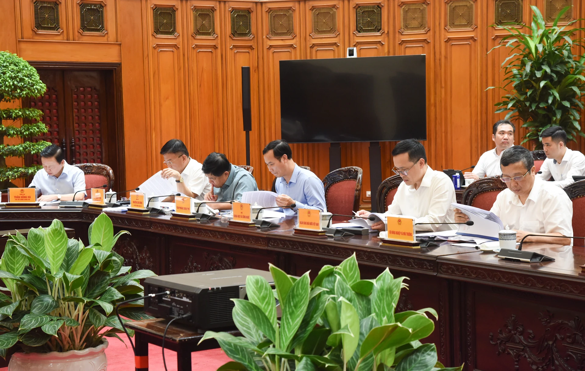 [Ảnh] Thủ tướng Phạm Minh Chính chủ trì cuộc họp rà soát công việc chuẩn bị đàm phán thương mại với Hoa Kỳ ảnh 4