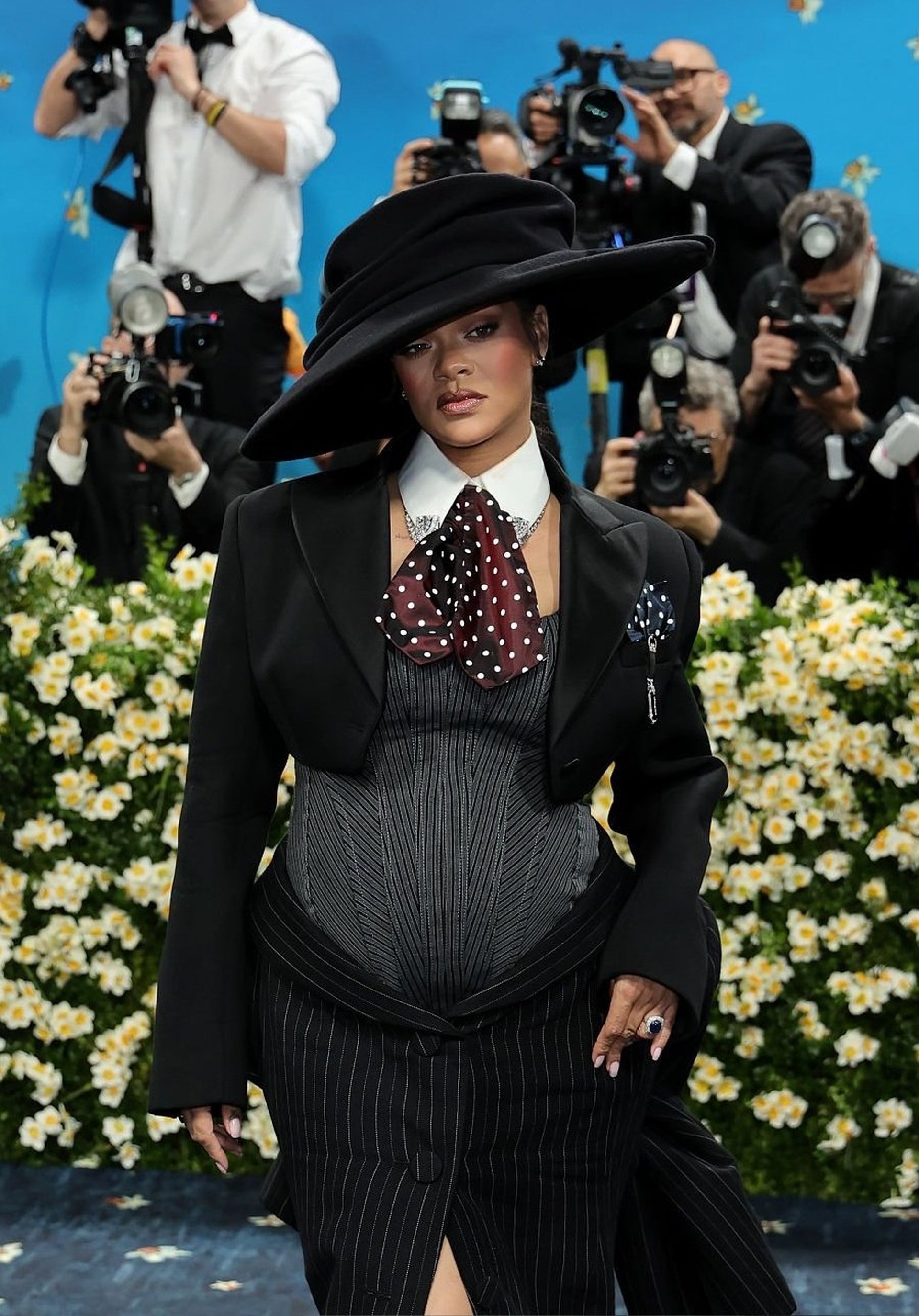 Để xuất hiện vài phút tại Met Gala, dàn sao đã chuẩn bị cầu kỳ thế nào? - 4