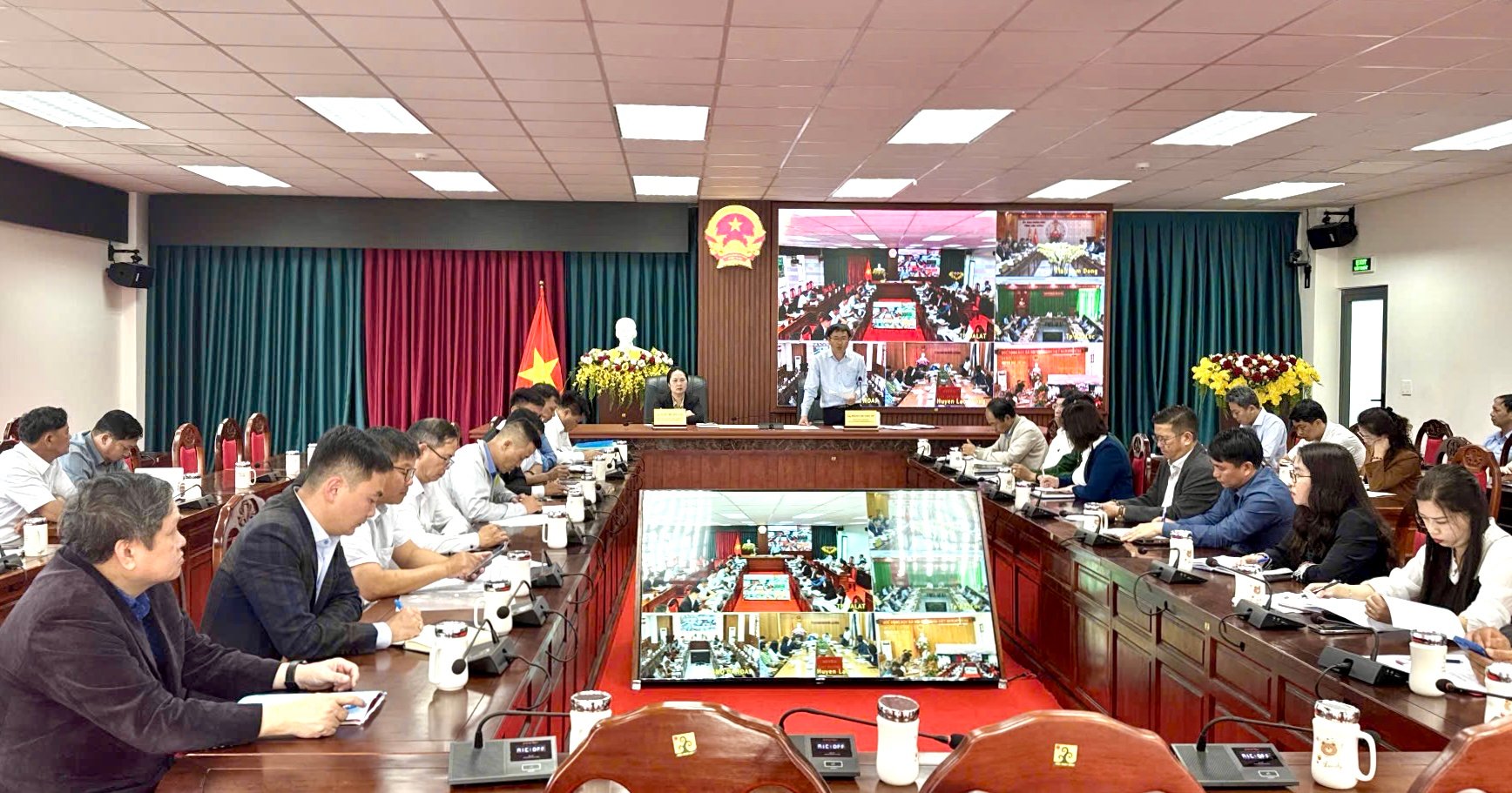 Chủ tịch UBND thành phố Đà Lạt Đặng Quang Tú giải trình về tiến độ thu ngân sách giảm so với đầu năm, so với cùng kỳ... 