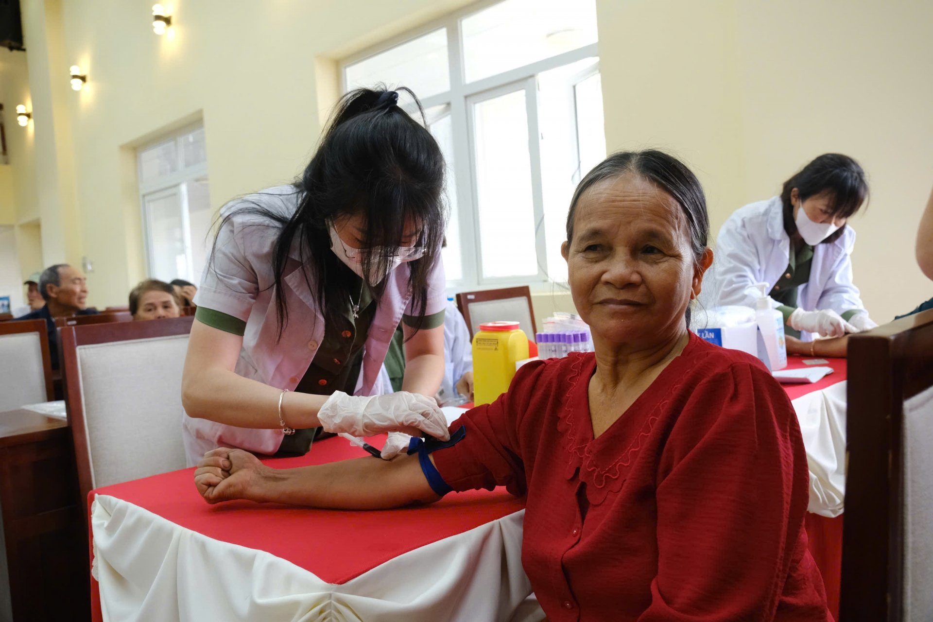 Thân nhân liệt sĩ vui mừng và hi vọng sớm tìm thấy hài cốt của con, em mình