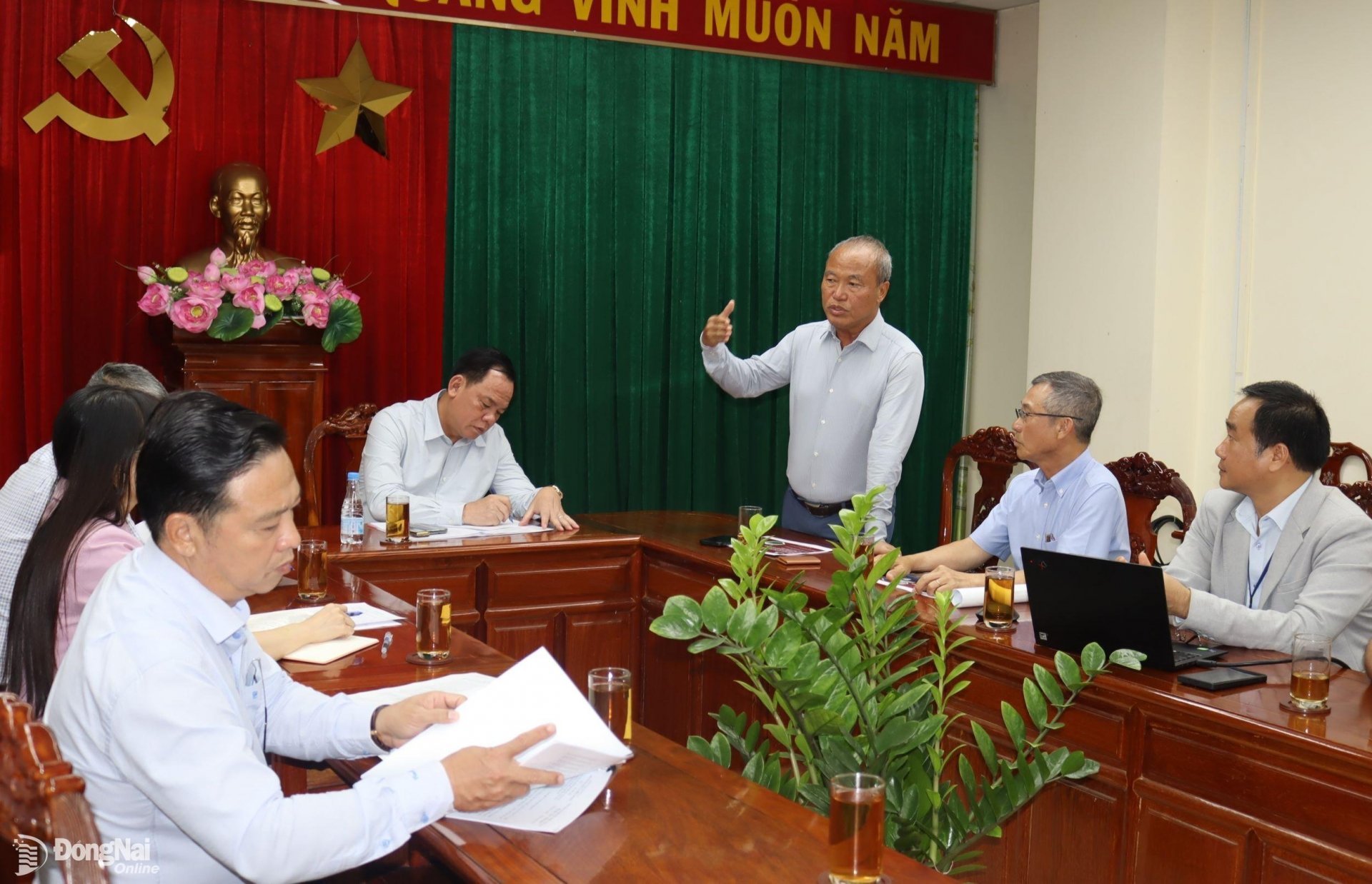 Đại diện Tập đoàn Nam Long báo cáo tại buổi làm việc