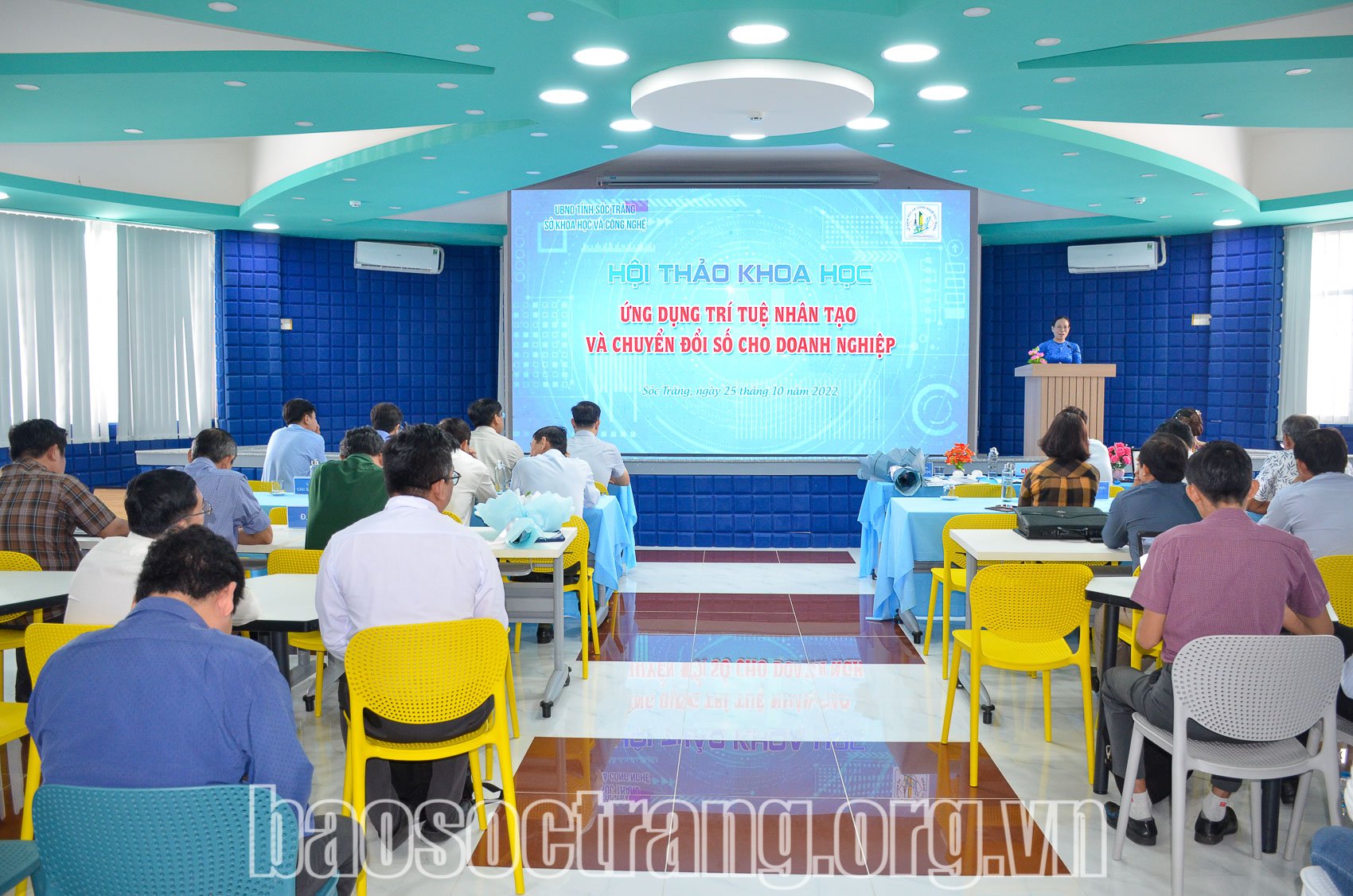 Doanh nghiệp phải đẩy mạnh chuyển đổi số và chuyển đổi xanh. Ảnh: HOÀNG LAN