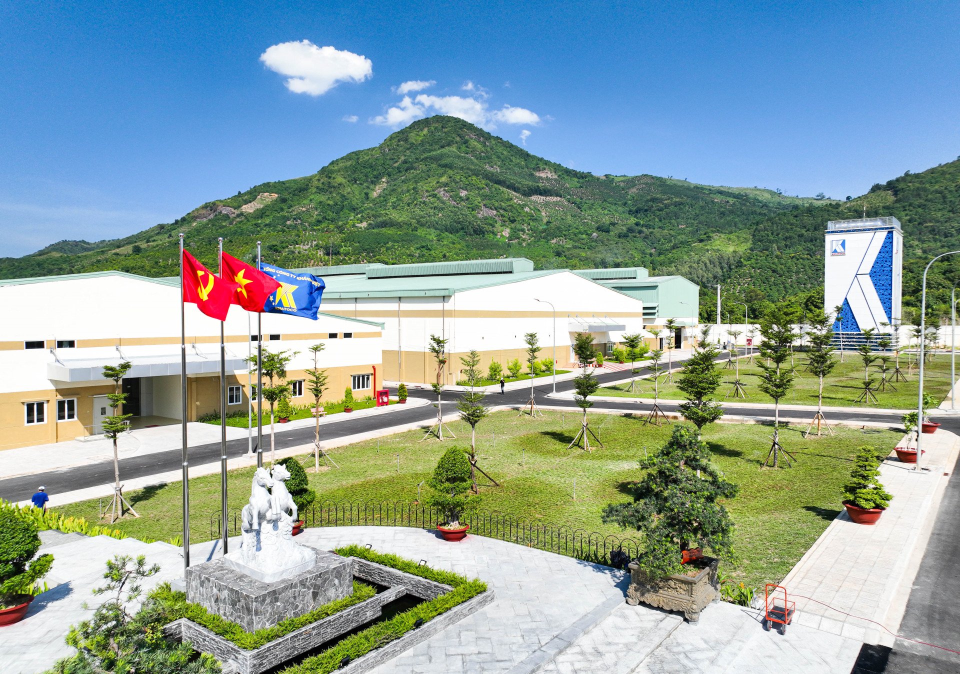 Nhà máy thuốc lá Khatoco Khánh Hòa được đầu tư khang trang, hiện đại tại cụm công nghiệp Trảng É 1