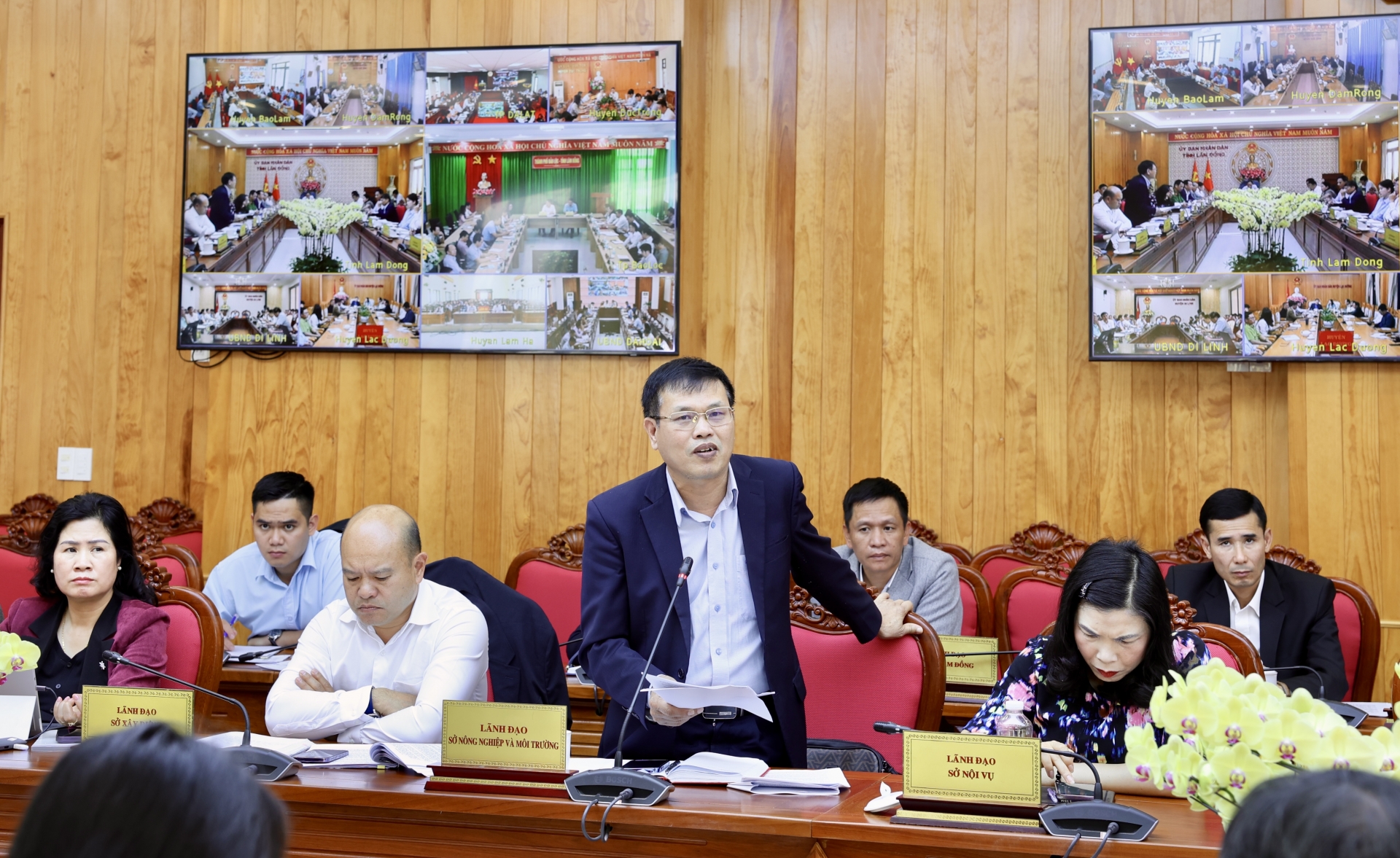 Giám đốc Sở Nông nghiệp – Môi trường Hoàng Sĩ Bích báo cáo về công tác xác định khung giá đất… 