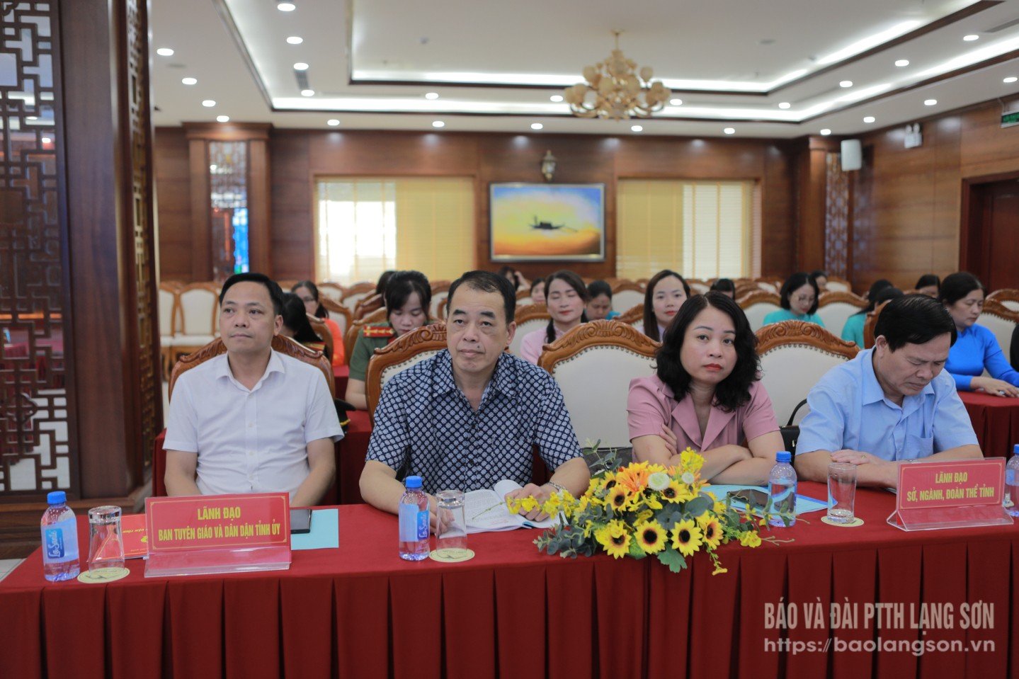 Các đại biểu tham dự hội nghị