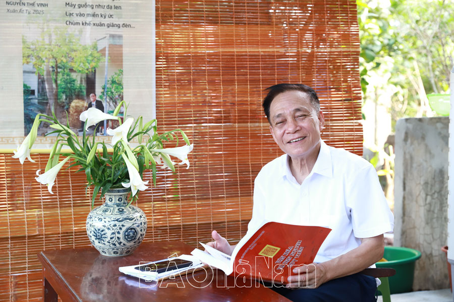 Poet and folklore researcher Nguyen The Vinh Books are both teachers and companions.