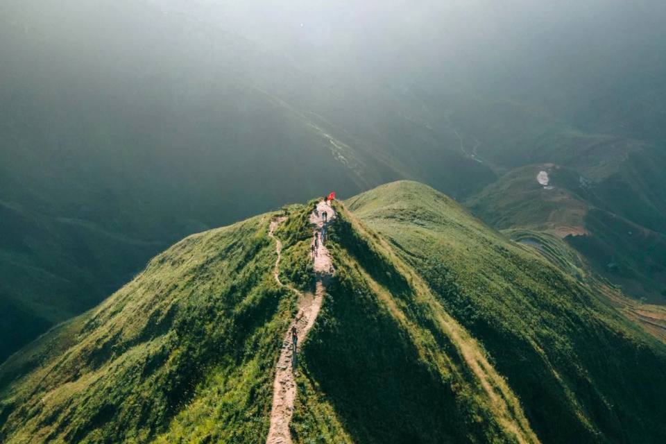 Trải nghiệm trekking Tà Xùa: Trải nghiệm sống lưng khủng long
