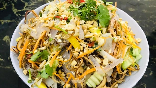 Vào hè nắng nóng, giải nhiệt ngay với 3 món nộm từ sứa biển dễ làm mà rất thơm ngon, hết sạch mùi tanh- Ảnh 3.