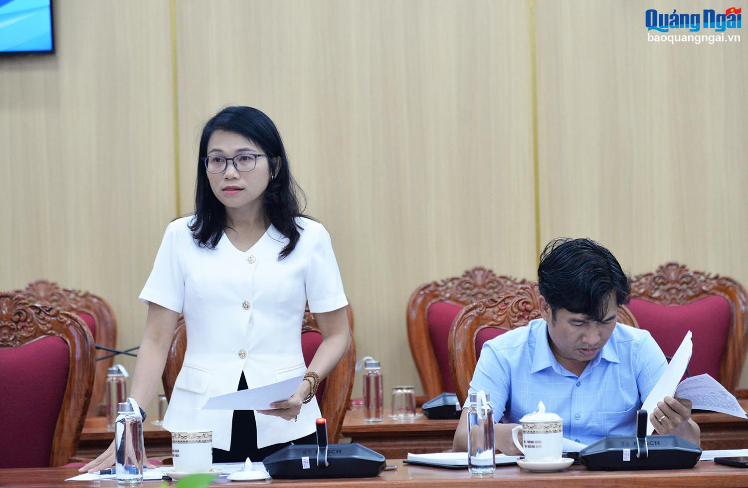 Đại diện lãnh đạo Sở VH-TT&DL báo cáo tại cuộc họp.