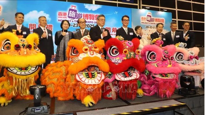 cac-dai-bieu-tai-le-khai-mac-hoi-cho-trien-lam.webp