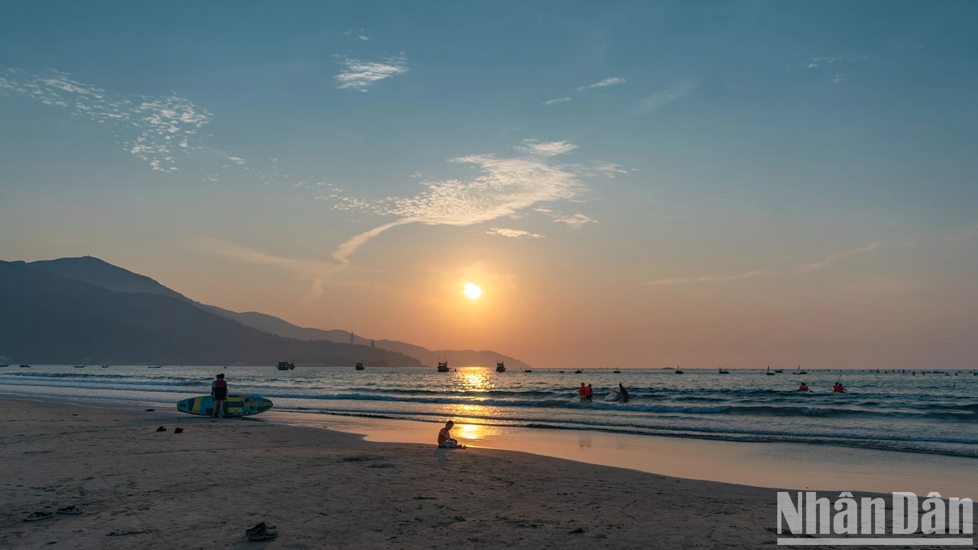 Bình minh trên biển Mân Thái.