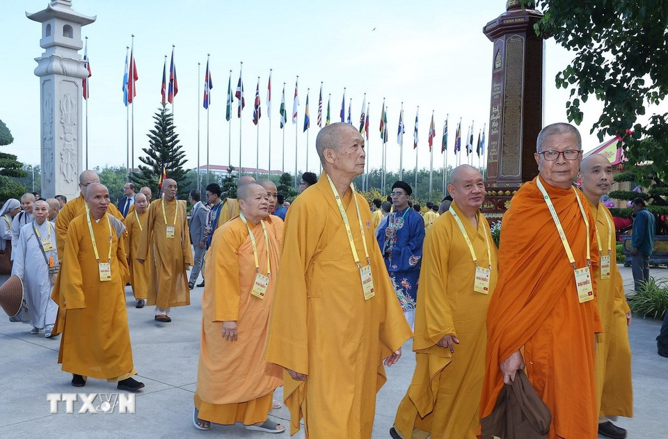 ប្រតិភូជាង ២៧០០ នាក់ ចូលរួមពិធីបុណ្យវិសាខបូជា អង្គការសហប្រជាជាតិនៅប្រទេសវៀតណាម