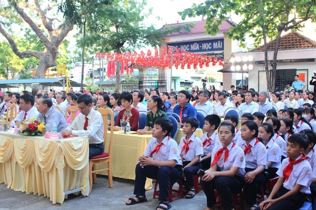 Nha Trang: Kỷ niệm 30 năm thành lập Trường THCS Âu Cơ - Ảnh 1.