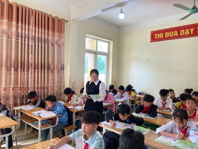 Vì sao hơn 3.800 giáo viên hợp đồng ở Thanh Hóa lo lắng? ảnh 1
