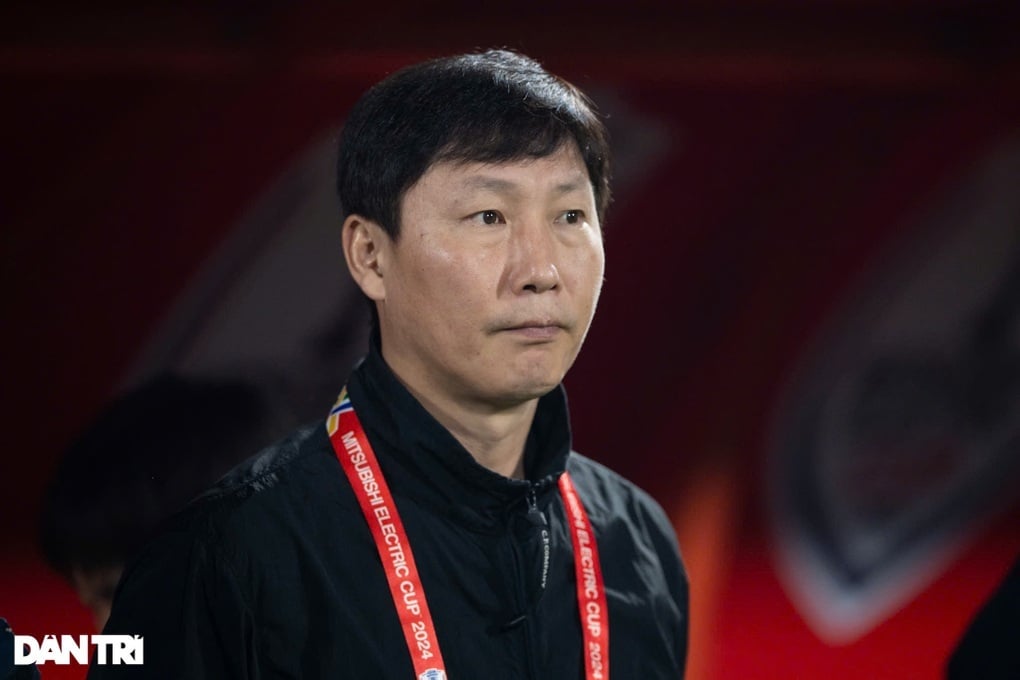 HLV Kim Sang Sik gấp rút đổi người trước trận gặp Man Utd vì lý do bất ngờ - 2