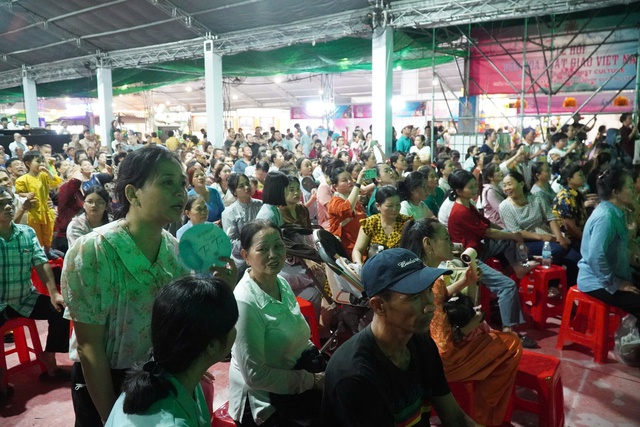 Đêm “Vesak thiêng liêng” lan tỏa giá trị hòa bình - Ảnh 3.