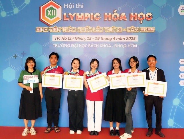 Sinh viên ĐH Duy Tân giành các giải thưởng cao nhất tại Olympic Hóa học Toàn quốc 2025 ảnh 1