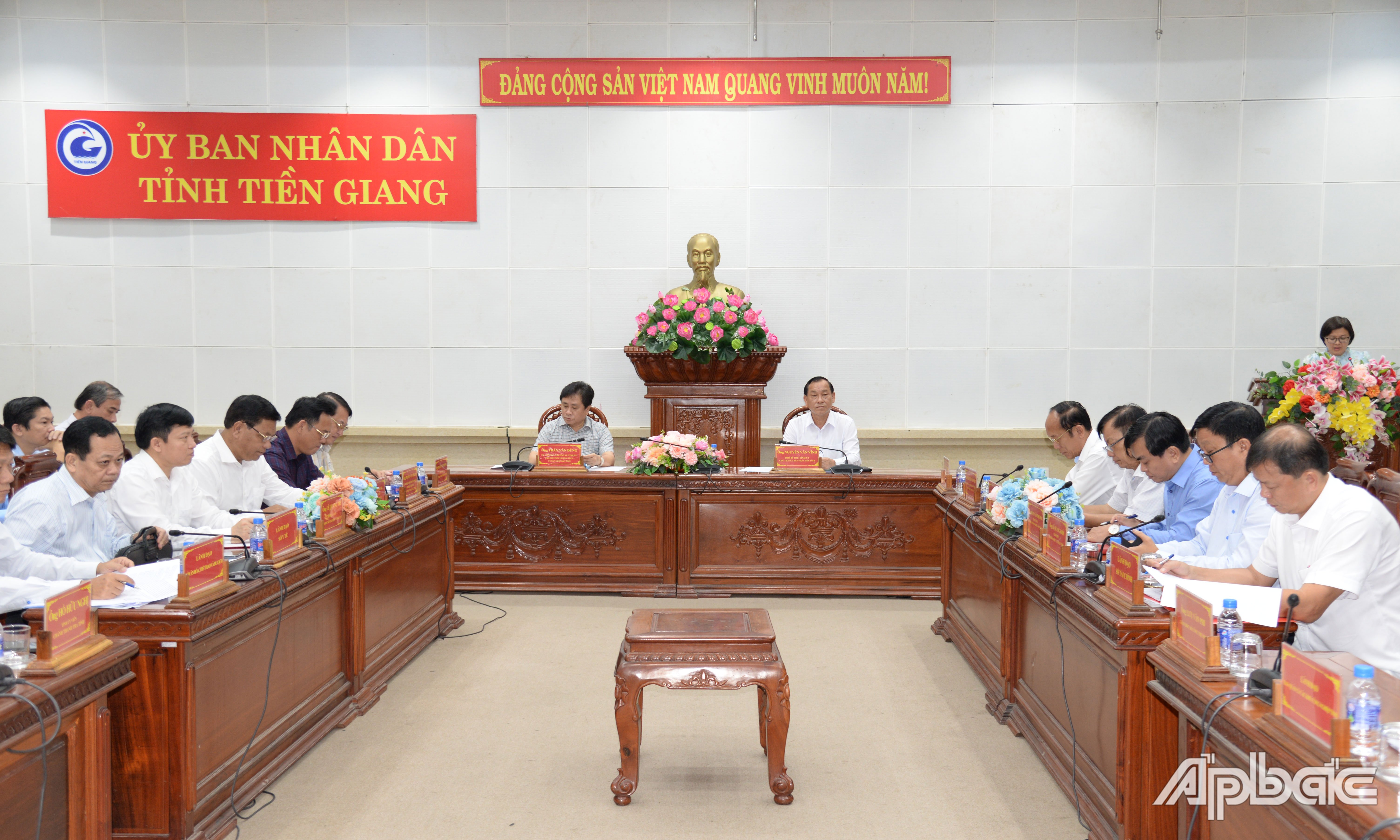 Quang cảnh phiên họp.