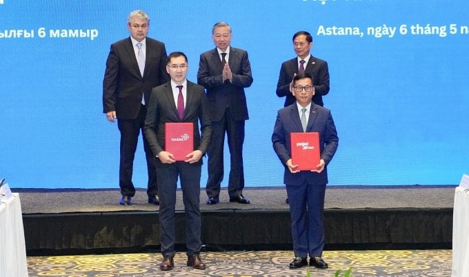 Vietjet và Qazaq Air bắt tay hợp tác chiến lược trước sự chứng kiến của Tổng bí thư Tô Lâm trong khuôn khổ chuyến thăm cấp Nhà nước tới Kazakhstan. Ảnh: Vietjet