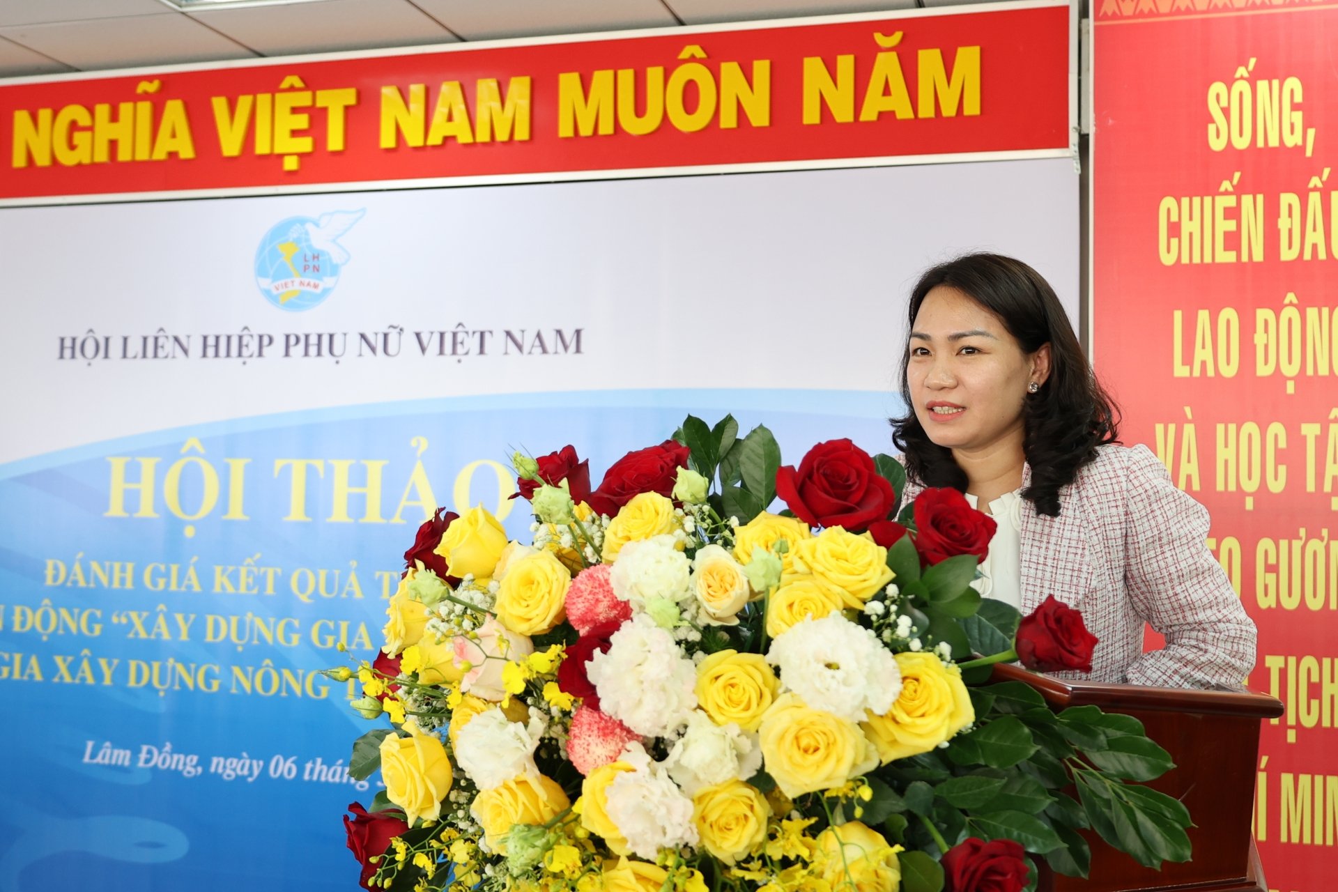  Bà Phan Thị Nga -Phó chủ Hội LHPN huyện Bảo Lâm chia sẻ về khó khăn và thách thức trong quá trình thực hiện cuộc vận động Xây dựng gia đình 5 không, 3 sạch tham gia xây dựng NTM
