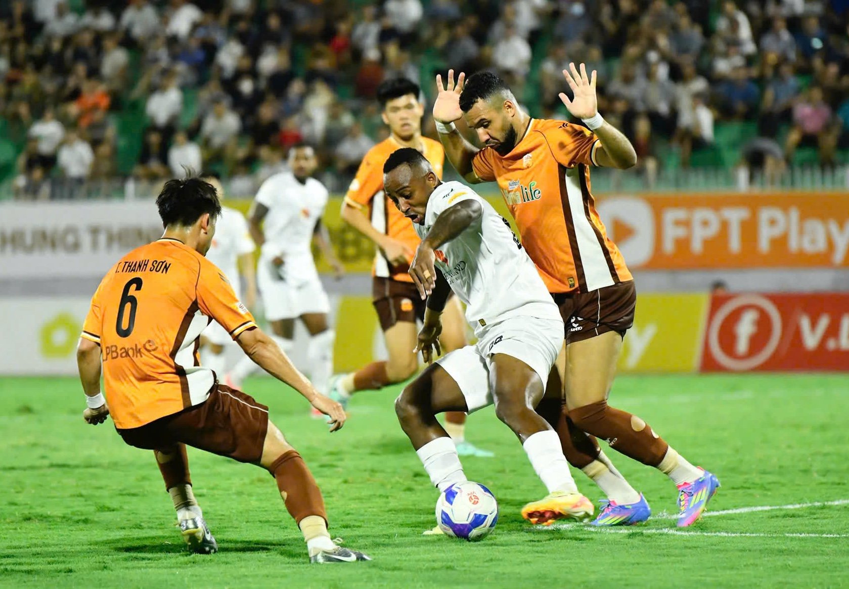 CLB Phú Thọ và cuộc đua trụ hạng khốc liệt ở V - League 2024 - 2025 - Ảnh 4.