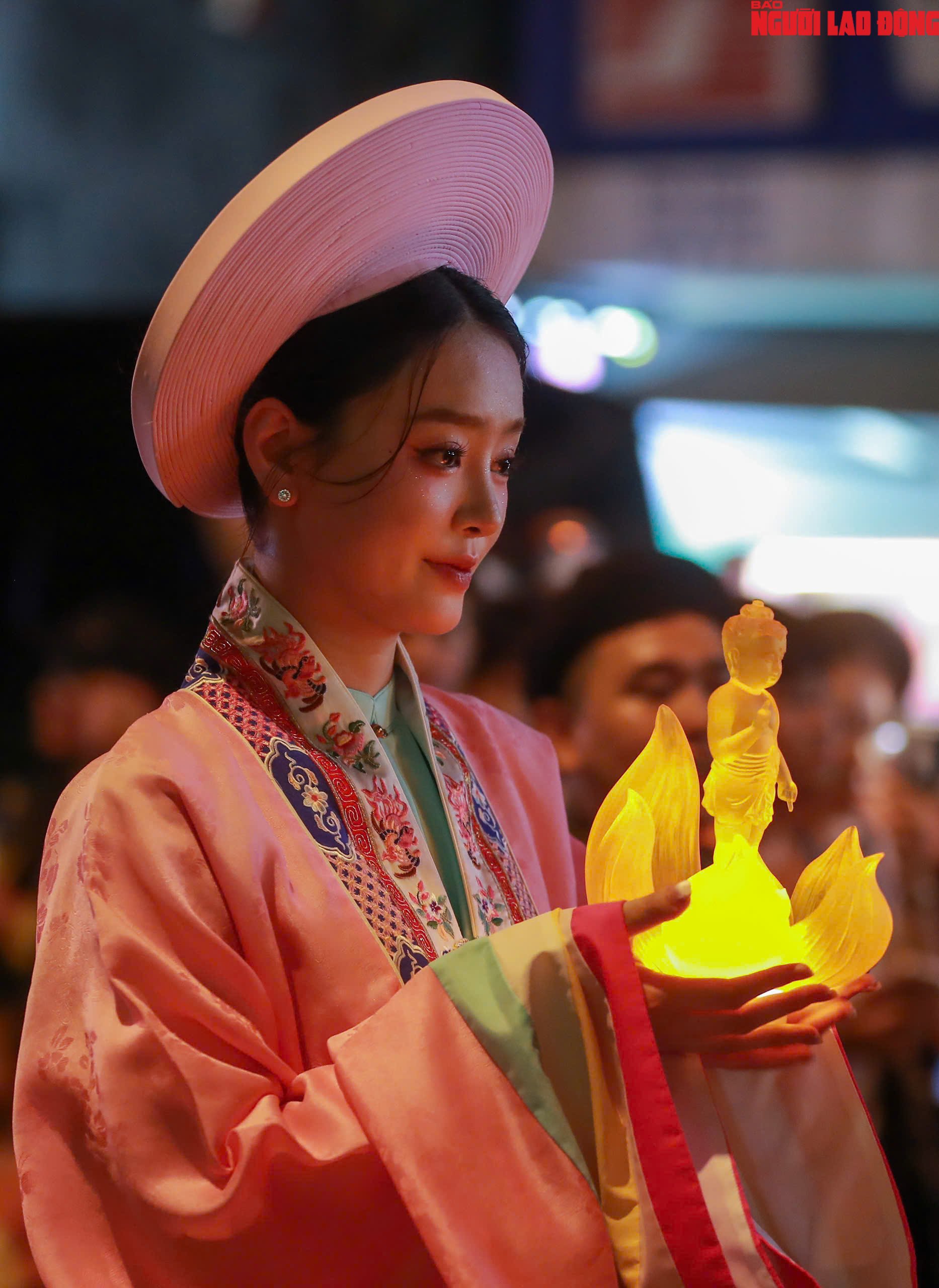 Dàn nghệ sĩ, hoa hậu tham gia rước kiệu, thỉnh tôn tượng Đức Phật đản- Ảnh 5.