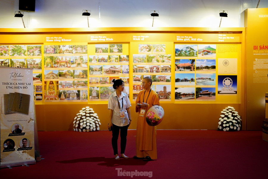 Triển lãm “Văn hóa Phật giáo Việt Nam&quot; là hoạt động nằm trong khuôn khổ Đại lễ Vesak Liên Hợp Quốc 2025. Triển lãm giới thiệu những nét khái quát về văn hóa Phật giáo Việt Nam trên các khía cạnh ngôn ngữ, pháp phục, kiến trúc, di sản, qua đó thể hiện sự phong phú, đa dạng của văn hóa Phật giáo Việt Nam.