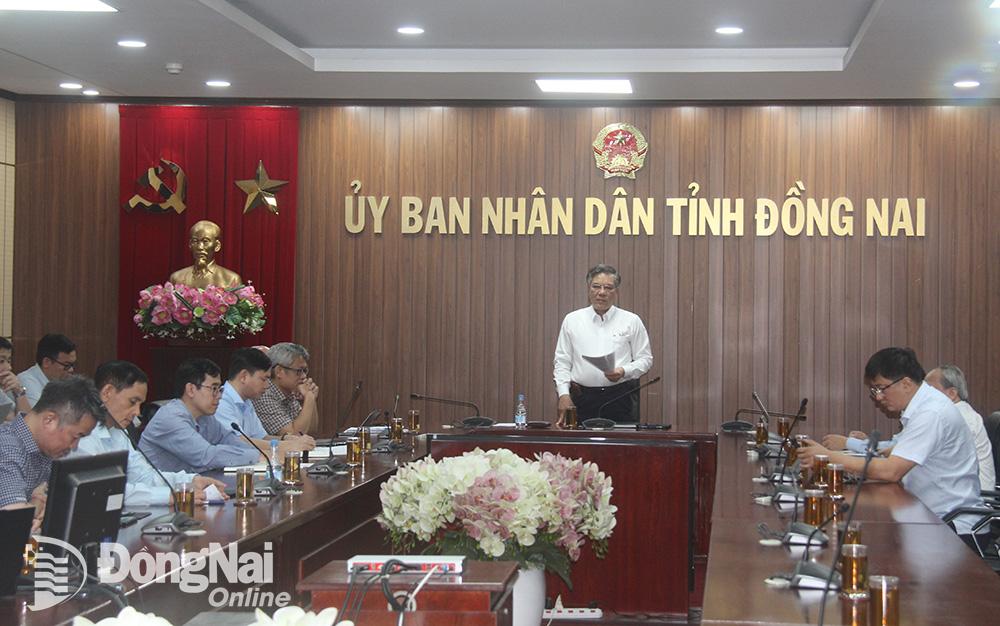 Ủy viên Ban Thường vụ Tỉnh ủy, Phó chủ tịch UBND tỉnh Dương Minh Dũng phát biểu chỉ đạo cuộc họp. Ảnh: Lam Phương