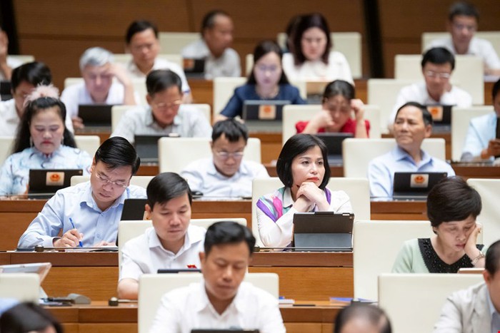 Dự thảo Luật Nhà giáo: Đề nghị không quy định xây dựng bảng lương riêng cho nhà giáo- Ảnh 1.