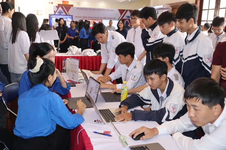 Điện Biên: Sôi động “Ngày hội AI” ảnh 7