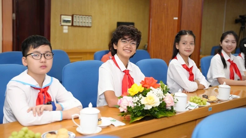 Giữ vững thành tích học tập, nuôi dưỡng đam mê nghệ thuật ảnh 2