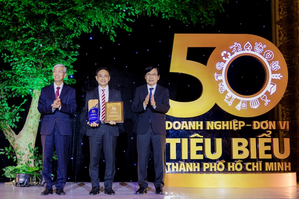 30 ឆ្នាំនៃការបង្កើតតម្លៃរស់នៅ - Vietravel ផ្តល់កិត្តិយសក្នុងពិធីប្រគល់រង្វាន់សហគ្រាសធម្មតាចំនួន 50 នៃទីក្រុងហូជីមិញ