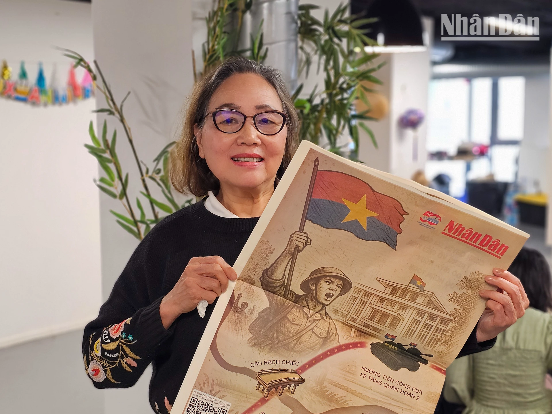 [Ảnh] Kiều bào tại Pháp ôn lại lịch sử qua phụ san đặc biệt kỷ niệm 50 năm thống nhất đất nước ảnh 12