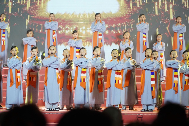 Đêm “Vesak thiêng liêng” lan tỏa giá trị hòa bình - Ảnh 4.