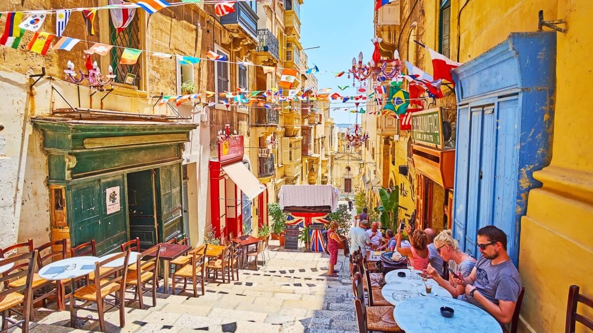 Nhịp sống yên bình trên các con phố cổ ở thủ đô Valletta.jpg