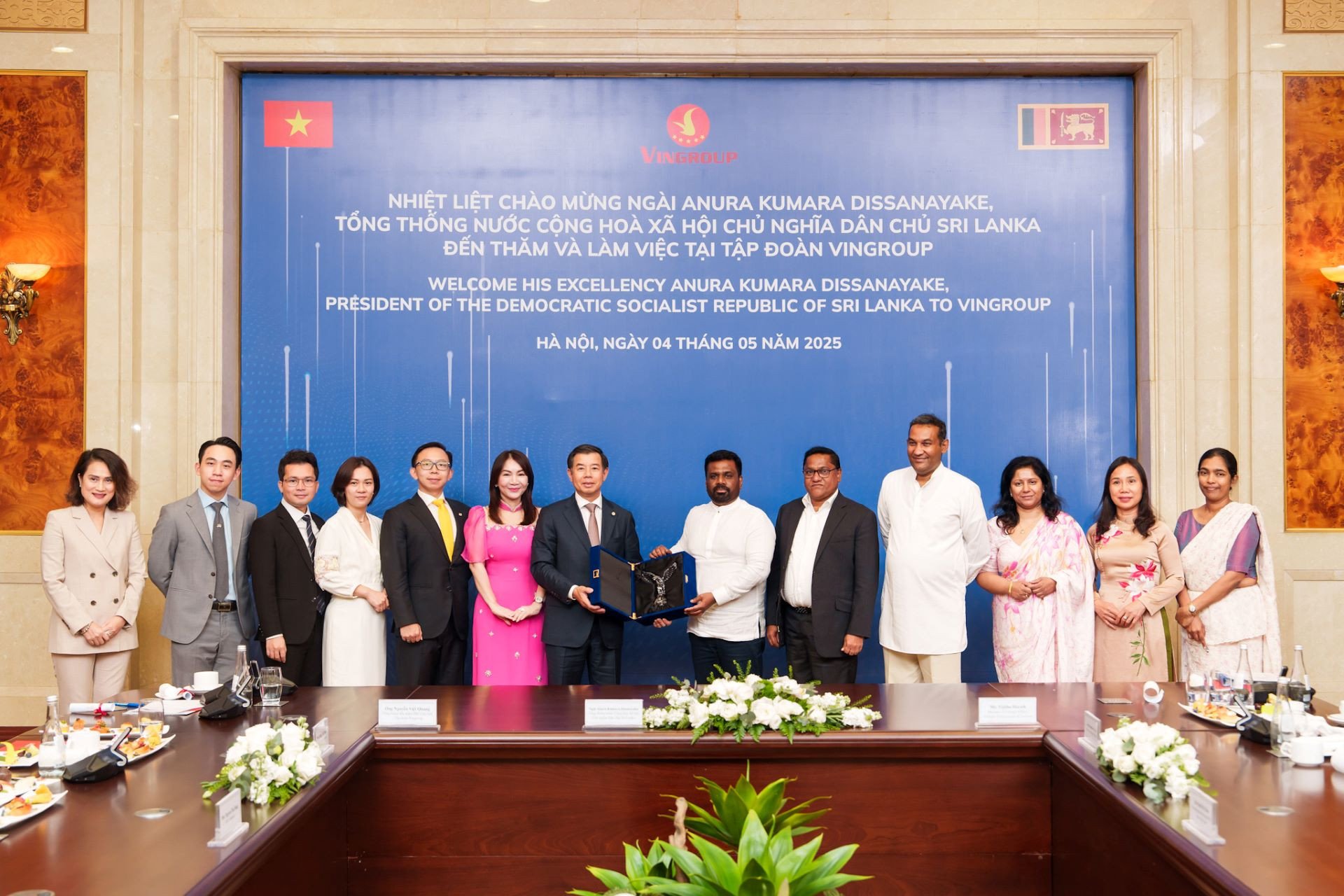 tong-thong-sri-lanka-khuyen-khich-vingroup-dau-tu-vao-bds-va-du-lich-sri-lanka-2.jpg