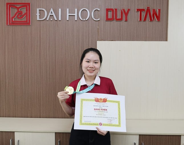 Sinh viên ĐH Duy Tân giành các giải thưởng cao nhất tại Olympic Hóa học Toàn quốc 2025 ảnh 2