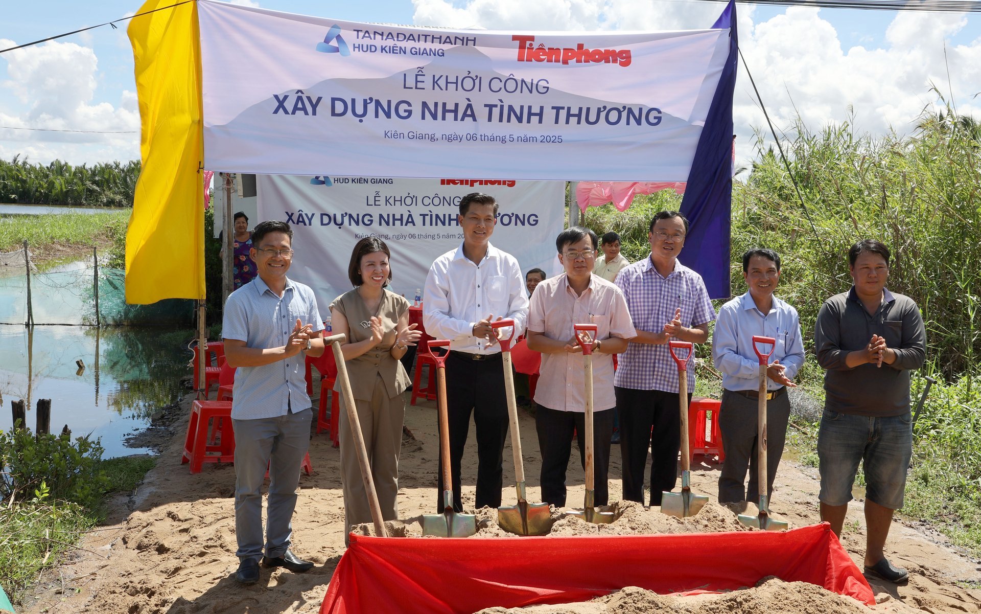 Khởi công xây nhà tình thương.